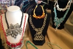 Gyöngyfűző mester