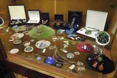 Tűzzománc készítő és ötvös